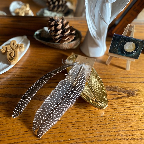 “Spot an Angel” Celtic Feather Earrings - Picture 3 of 3